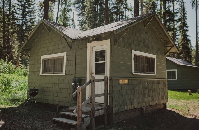 Glacier Cabin at Tamaracks Resort is a cozy cabin with a Seeley Lake view.