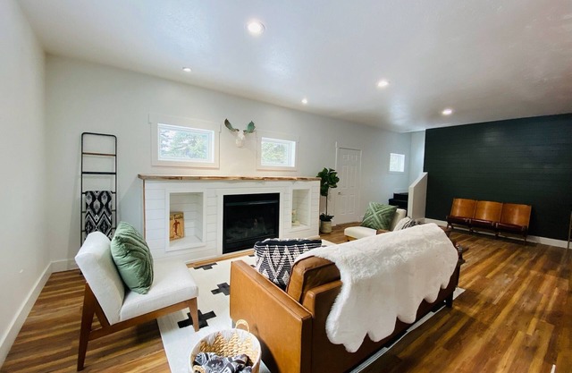 Glacier Park VRBO Luxury Cabin