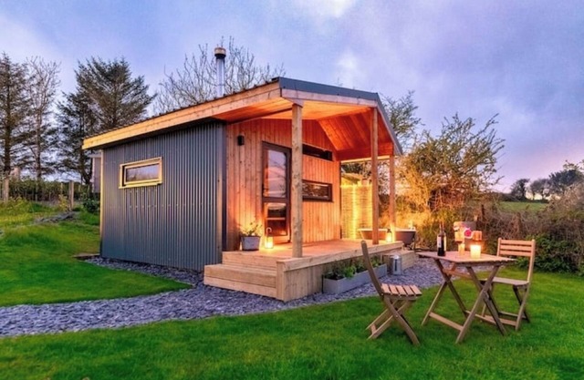 Glamping Cabin with Outdoor Bathnn