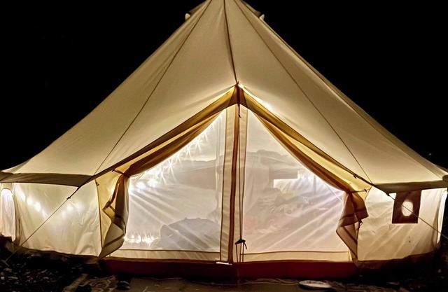 Glamping Getaway with kitchenette on Flower and Alpaca farm