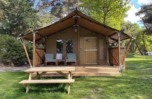 Glamping in safari style! A luxurious and stylishly furnished glamping tent!