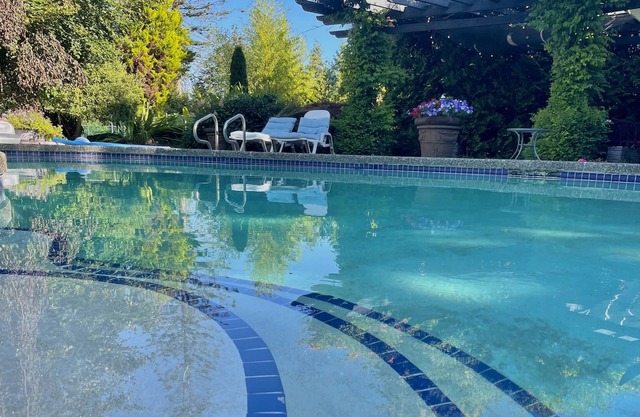 Glamping - Pool & Hot Tub!