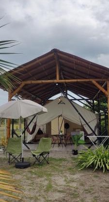 Glamping premium vista al río Isla Portete