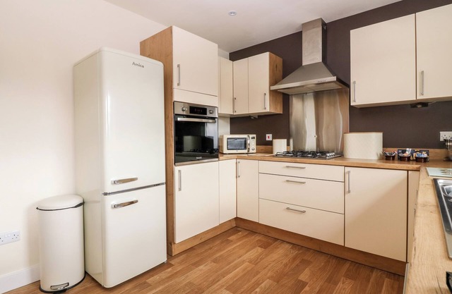 GLEBE COTTAGE (NUMBER 6), family friendly in St Andrews