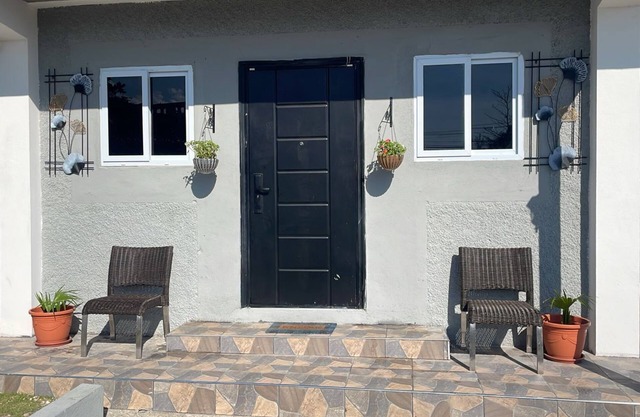 Glen Sea Inn of St. Mary - Charming 2 Bedroom Beachside Home