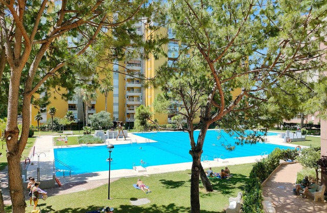 Global Properties: Apartment with pool in Residencial Brezo