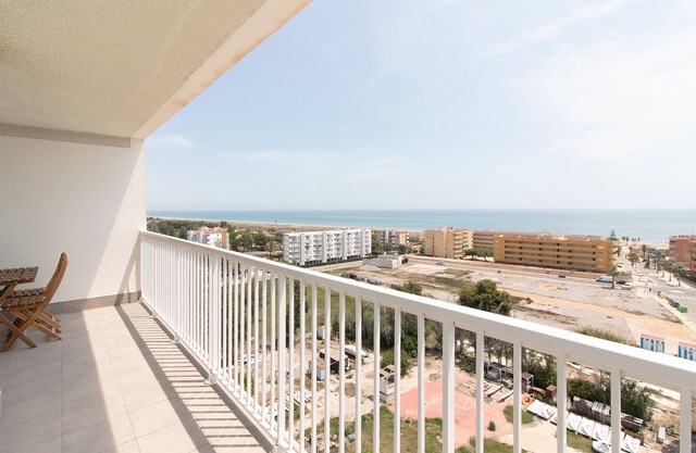 Global Properties: Apartment with terrace and sea views