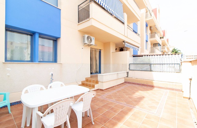 Global Properties: Apartment with large terrace in Canet Beach