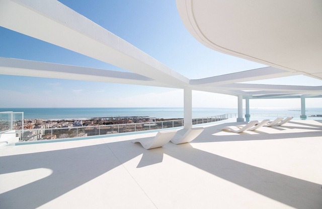 Global Properties: Two-terrace flat with sea views and swimming pool in Canet