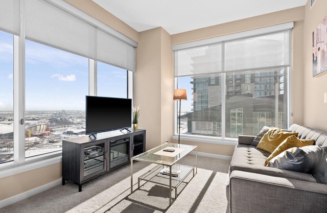 GLOBALSTAY.Unique 2Br 2BA Stampede, BMO view. Free Parking