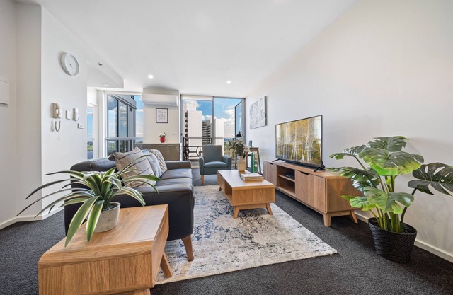 Glorious Central Canberra 1-Bed with Pool & Sauna