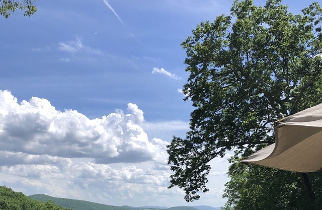 Glorious View, Total Privacy, 3 BR + den, Pool, Cold Spring, plus easy commute