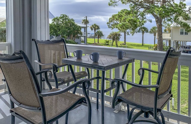 Going Coastal in Panacea, Wraparound Balcony, Bay & Marina View, Pool, NO BOATS
