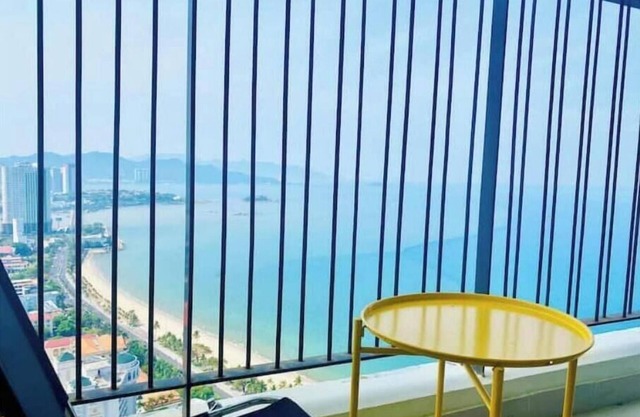 GOLD COAST 6 Bedrooms View