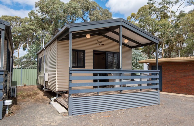 Golden Country Motel & Caravan Park