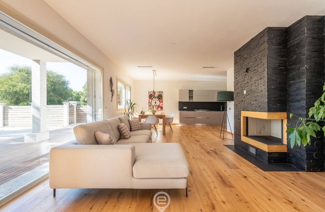 Golden Dunes Villa - Garden Retreat