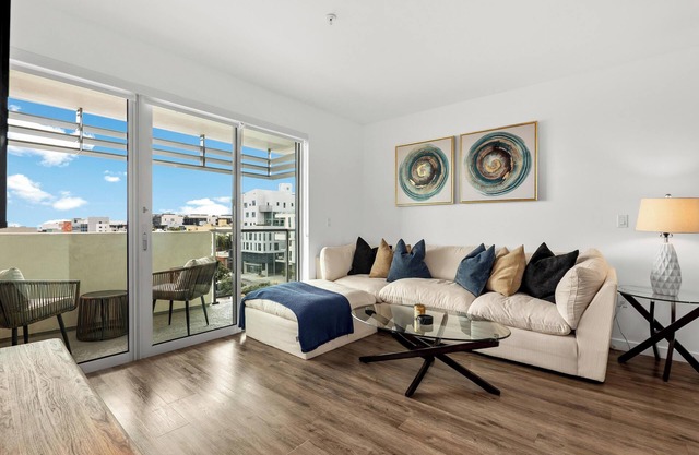 Golden Hour Stylish 2BR Coastal Retreat – Walk to Beach, Shops & Dining