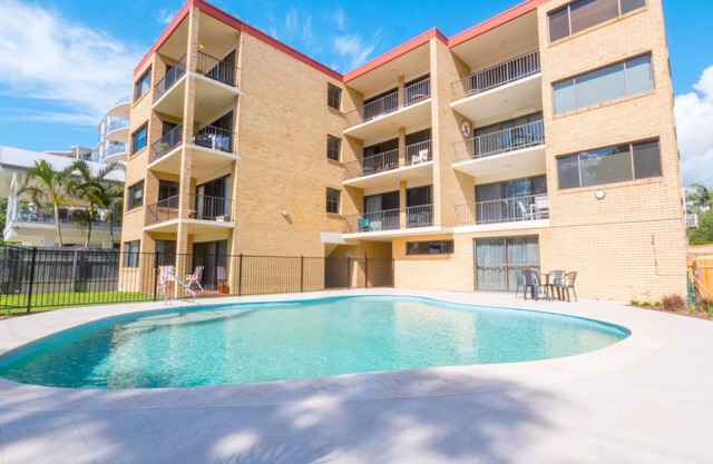 Golden Shores Unit 3, 21 Landsborough Parade