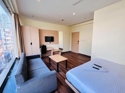 Golden Square - Kolkata Airport