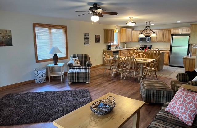 Golf Cart available! Gorgeous Golf & Lake Condo with heated pool