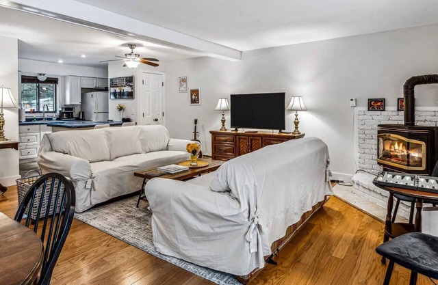 Golf, Lake Pinneo, Fireplace - Windsor Village 3D