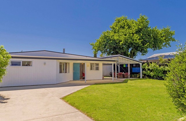 Gone Coastal - Whangamata Holiday House