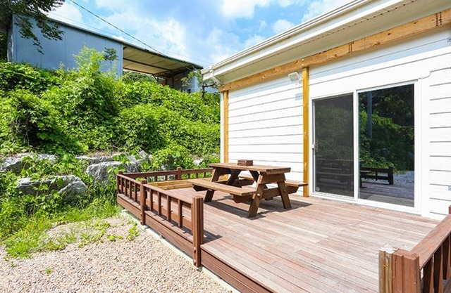 Gongju Hayan Pension