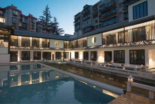 Gongxili-Xijian Hotel - Kunming Dongfeng East Road Dashuying Metro Station