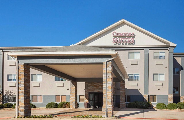 GOOD AFFORDABLE ROOM AVAILABLE WITH ALL AMENITIESnDOUBLE QUEEN SUITE nKING SUITE