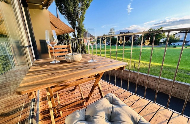 ☆GOOD VIBES: Modern & Stylish: Sundowner for 2