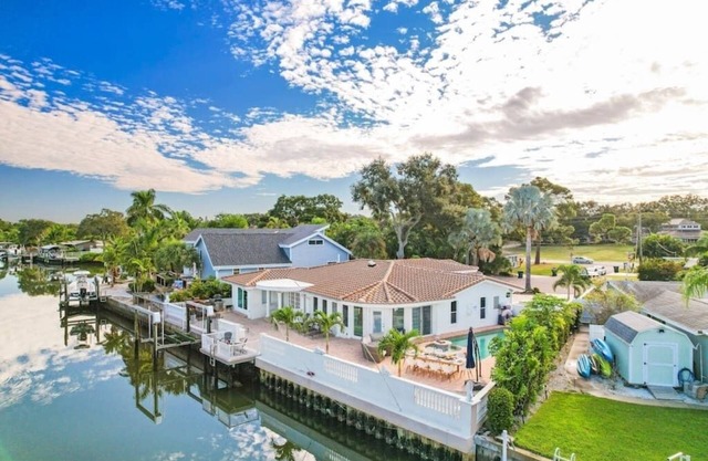 Goodtimes Waterfront Luxury Oasis Heated Pool, 5 Minutes to Indian Rocks Beac