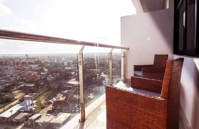 Gorgeous 1BR serviced apartment with a balcony