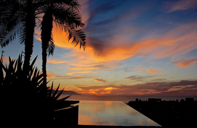 Gorgeous 2 Bedroom Oceanview Condo Romantic Zone