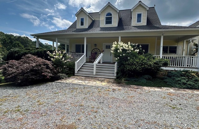 Gorgeous 3-bedroom estate on quiet, peaceful 18 acres near historic Boone.