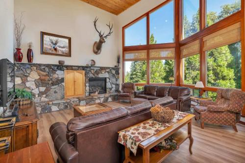 Gorgeous 5 BDR Traviloli Mountain Retreat for 10