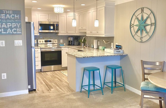 Gorgeous 5 Star! Oceanblock Midtown condo directly Across from Convention Center