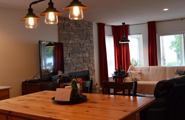 Gorgeous Beach Retreat, Beautiful Davis Bay