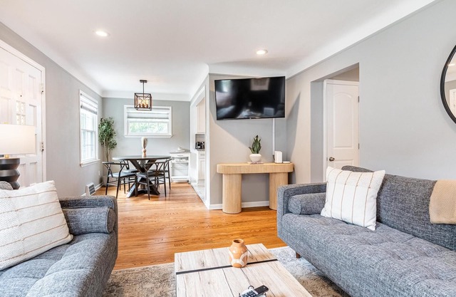 Gorgeous Berkley 3BR/2.5BA Home w/Loft Suite