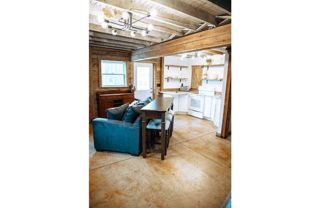 Gorgeous Carriage House!
