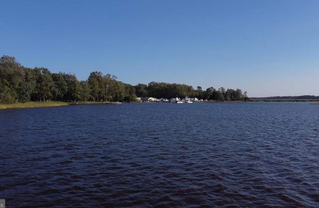 Gorgeous, Cozy Villa with breathtaking sunset views, river access and Hot Tub.