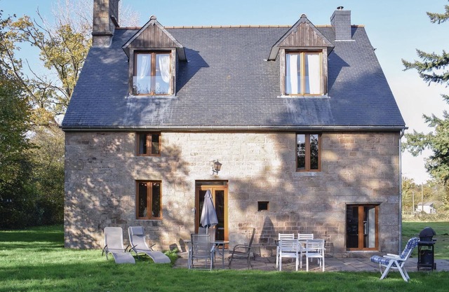 Gorgeous home in Saint Manvieu Bocage