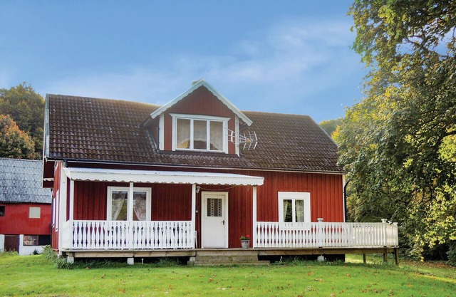 Gorgeous home in Annerstad with kitchen