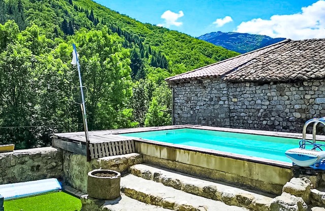 Gorgeous home in Barnas