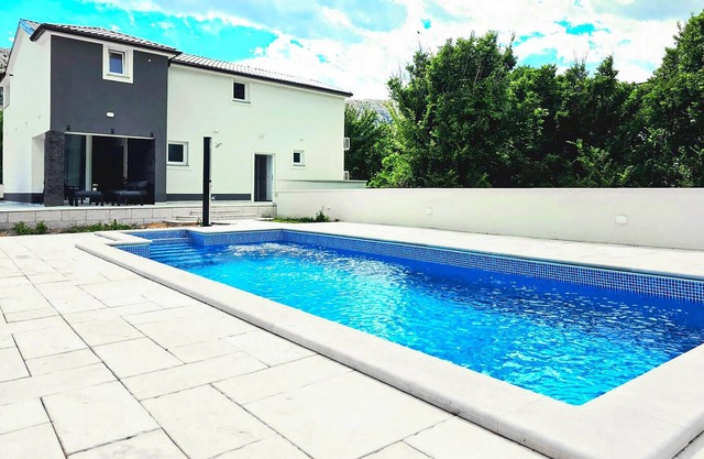 Gorgeous home in Baska