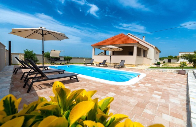 Gorgeous home in Benkovac with WiFi