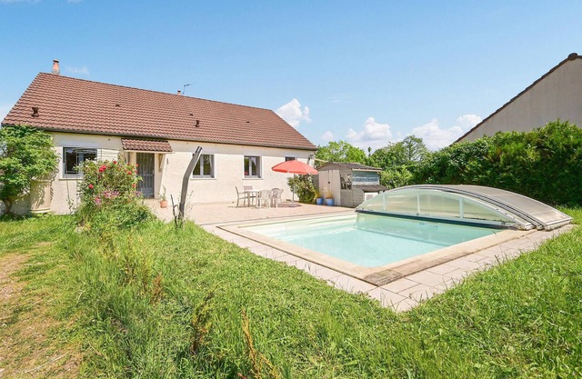 Gorgeous home in Briare with sauna