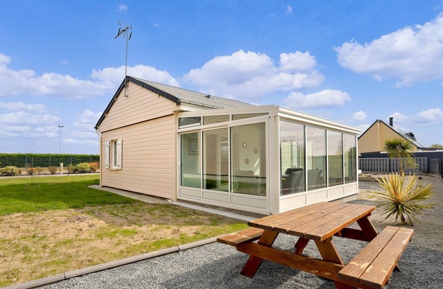 Gorgeous home in Creances-Plage