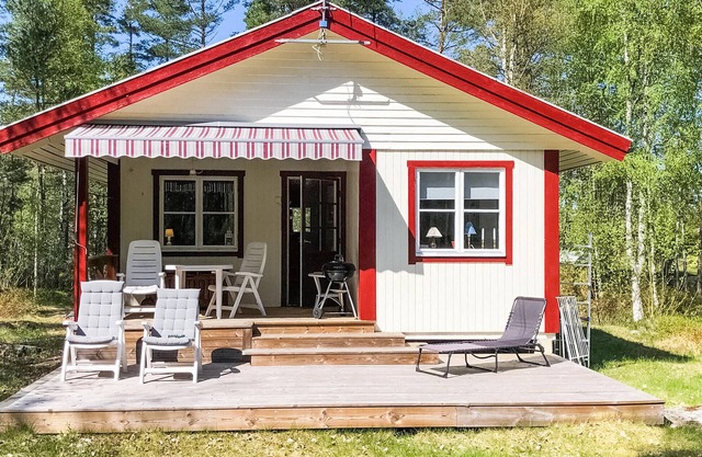 Gorgeous home in Herräng with kitchen