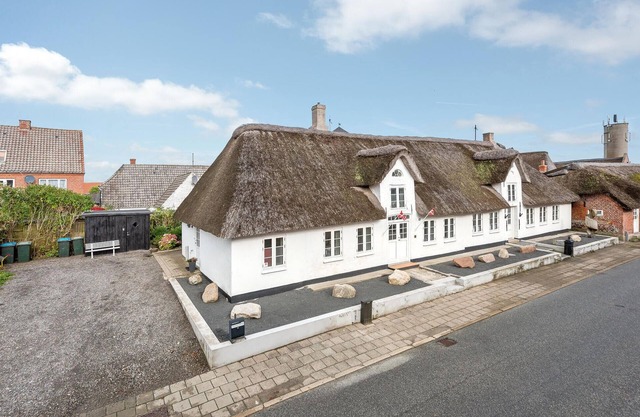 Gorgeous home in Højer with WiFi