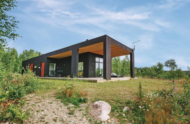 Gorgeous home in Holmsjö with sauna